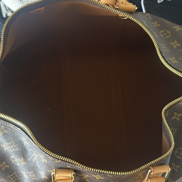 Louis Vuitton - Picture 6 of 7